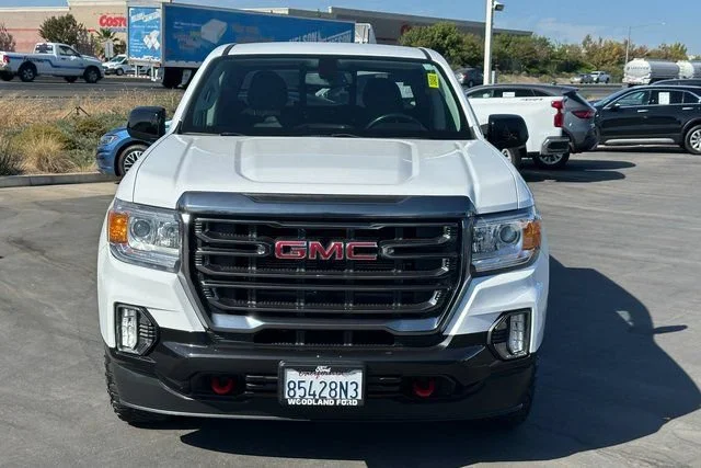 Used 2022 SUMMIT WHITE GMC 4WD AT4 w/Cloth image 4