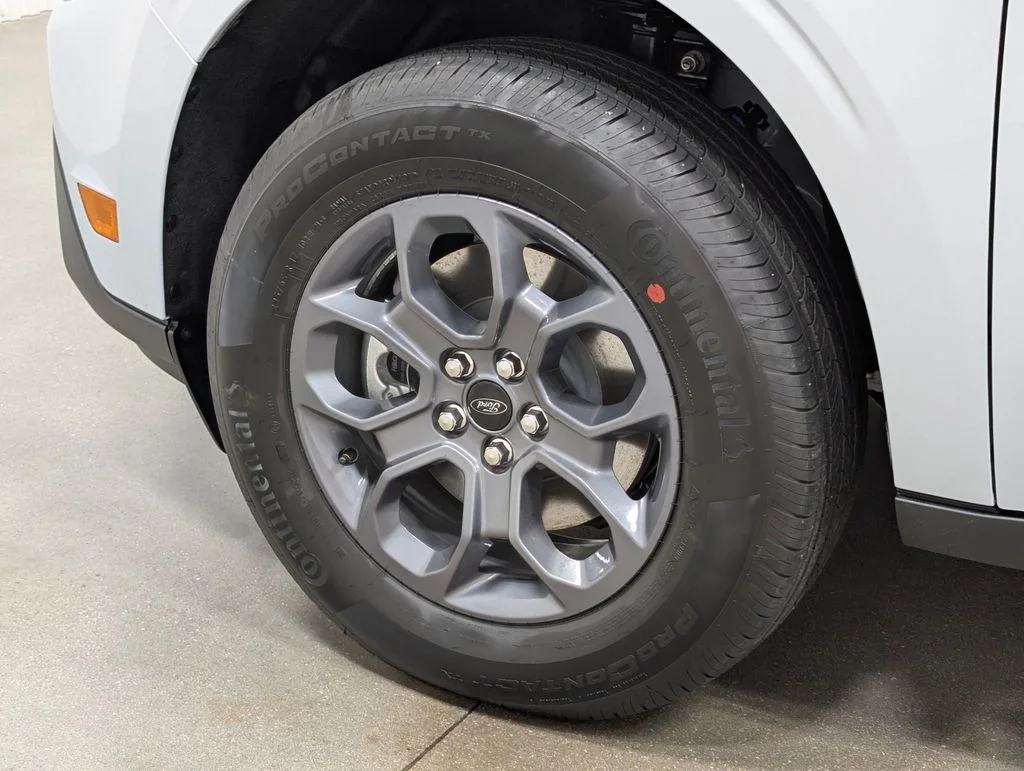 New 2026 Space White Metallic Ford XLT image 2