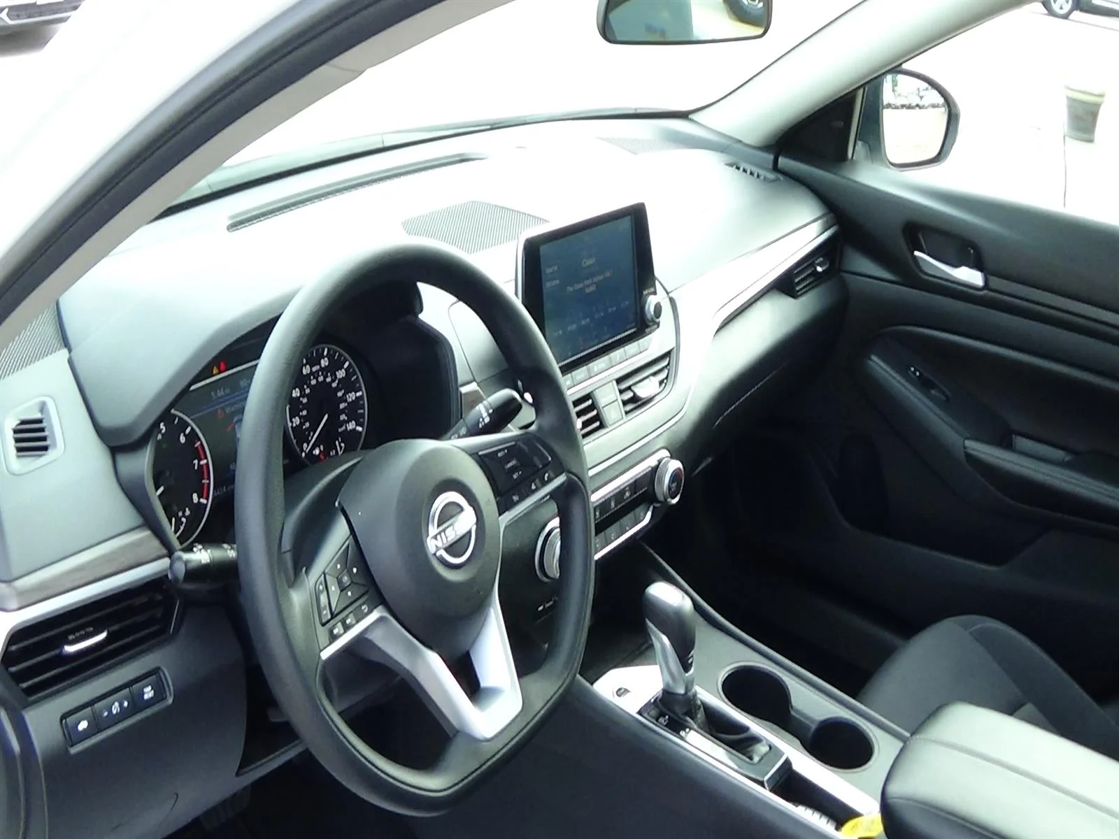 Certified Used 2025 Glacier White (qak) Nissan 2.5 SV image 15