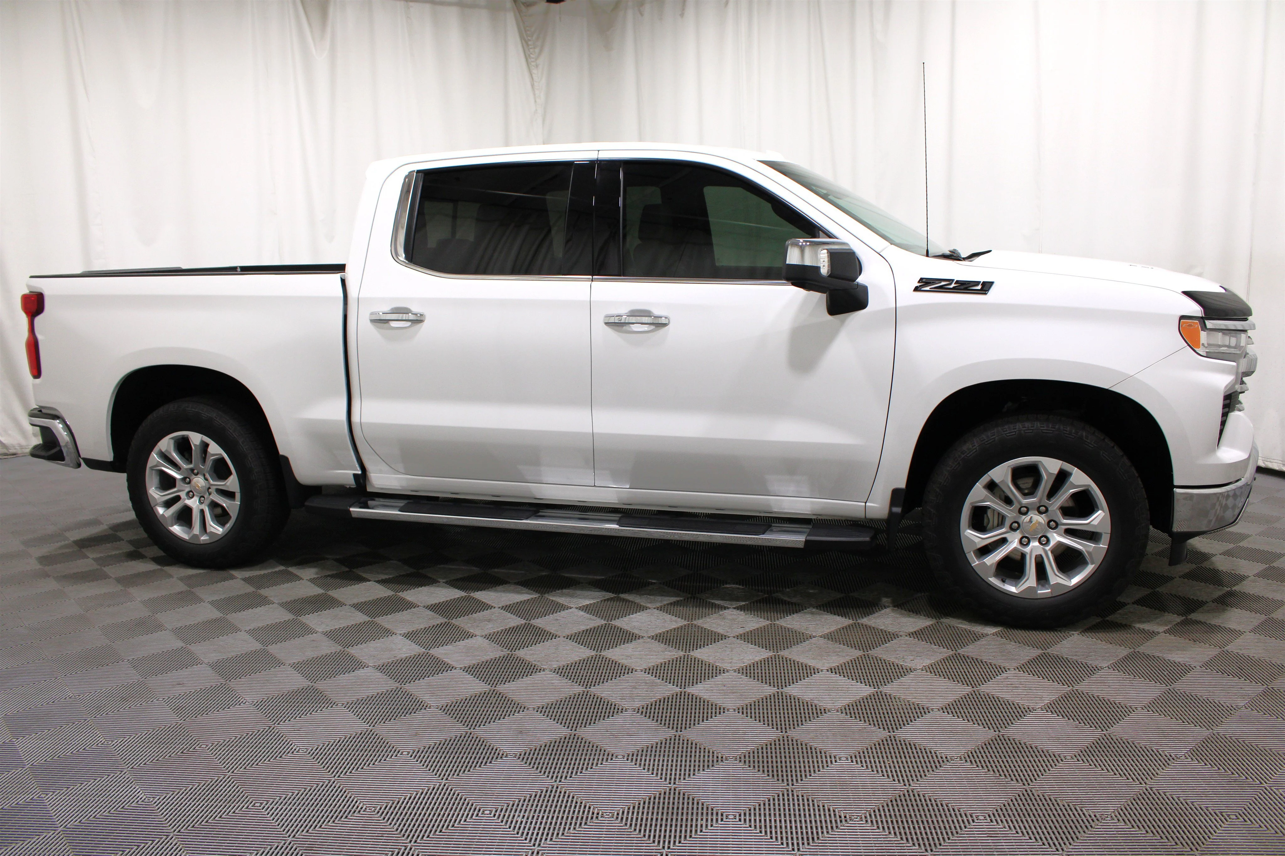 2024 Chevrolet Silverado 1500 LTZ - Photo 29