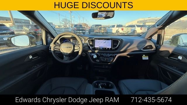 2026 Chrysler Pacifica Select - Photo 31