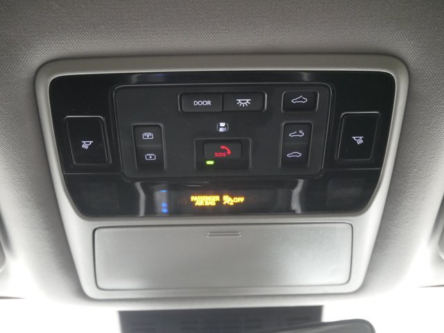 Used 2024 Wind Chill Pearl Toyota XLE image 25