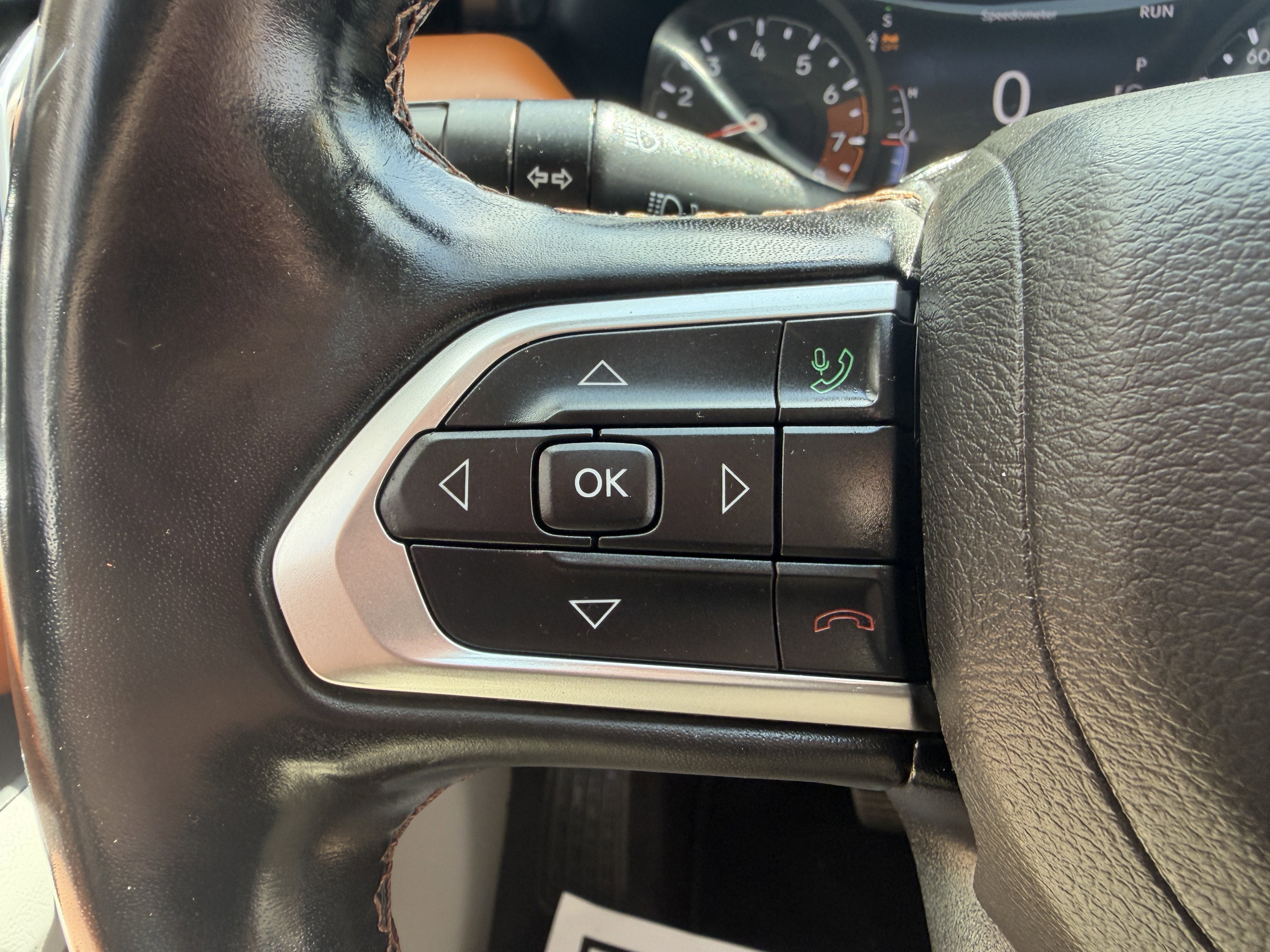 Used 2022 Diamond Black Crystal Pearlcoat Jeep Limited image 37
