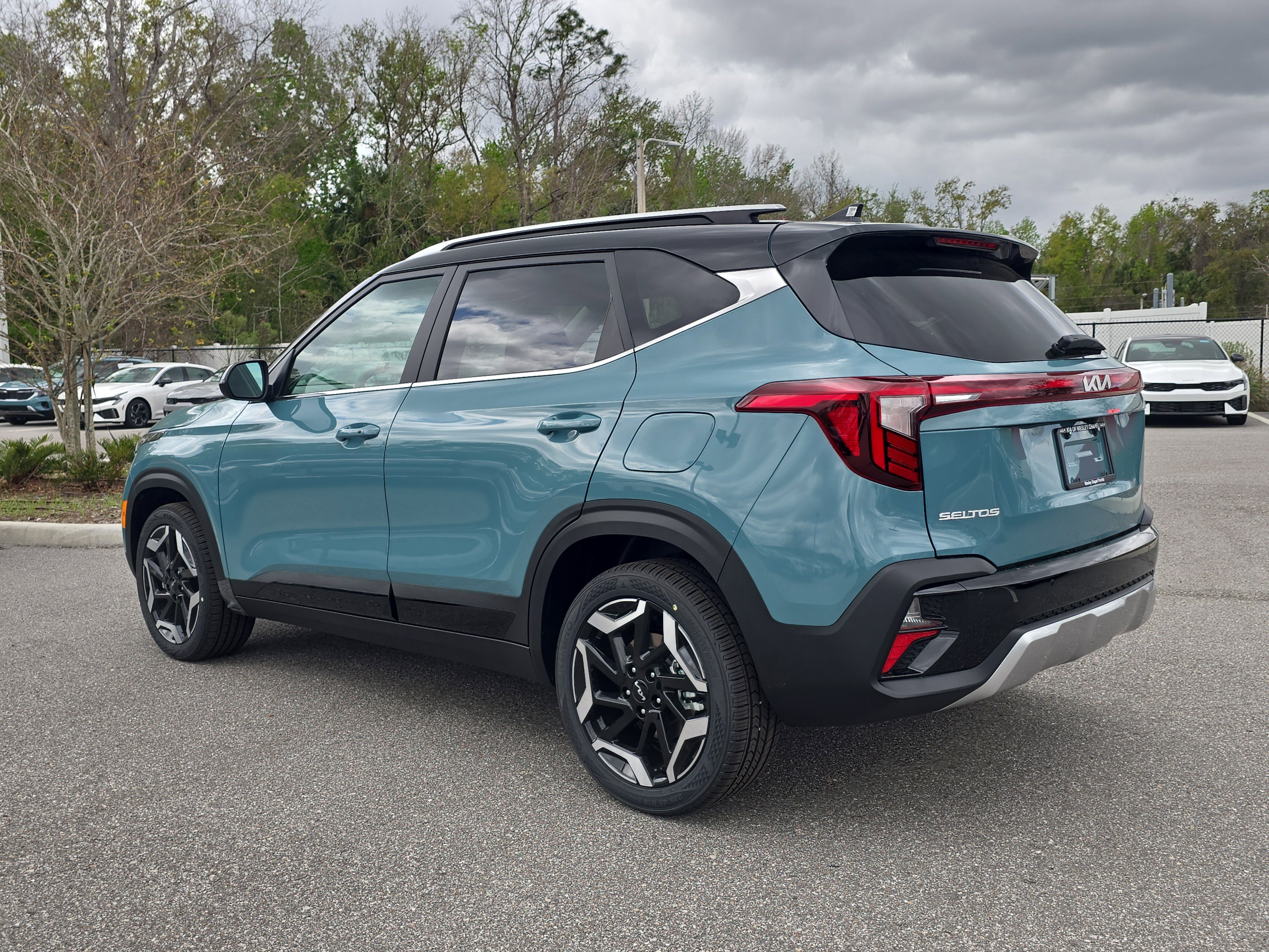 New 2026 Pluton Blue / Black Roof Kia SX image 6