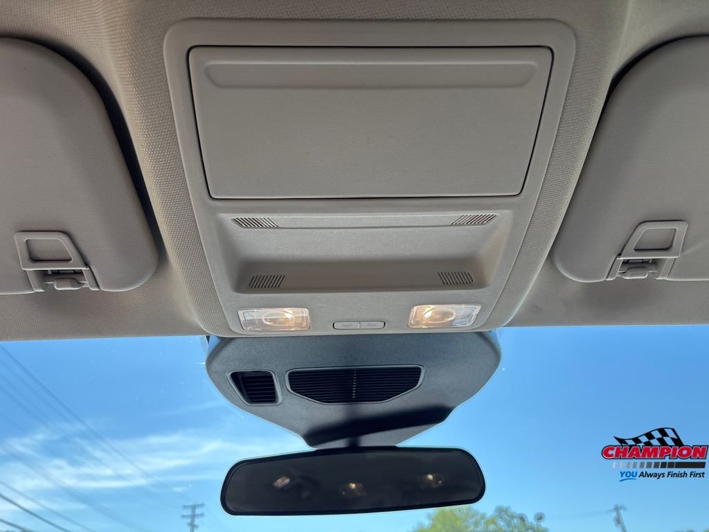 Used 2020 Blue Ford SE image 18