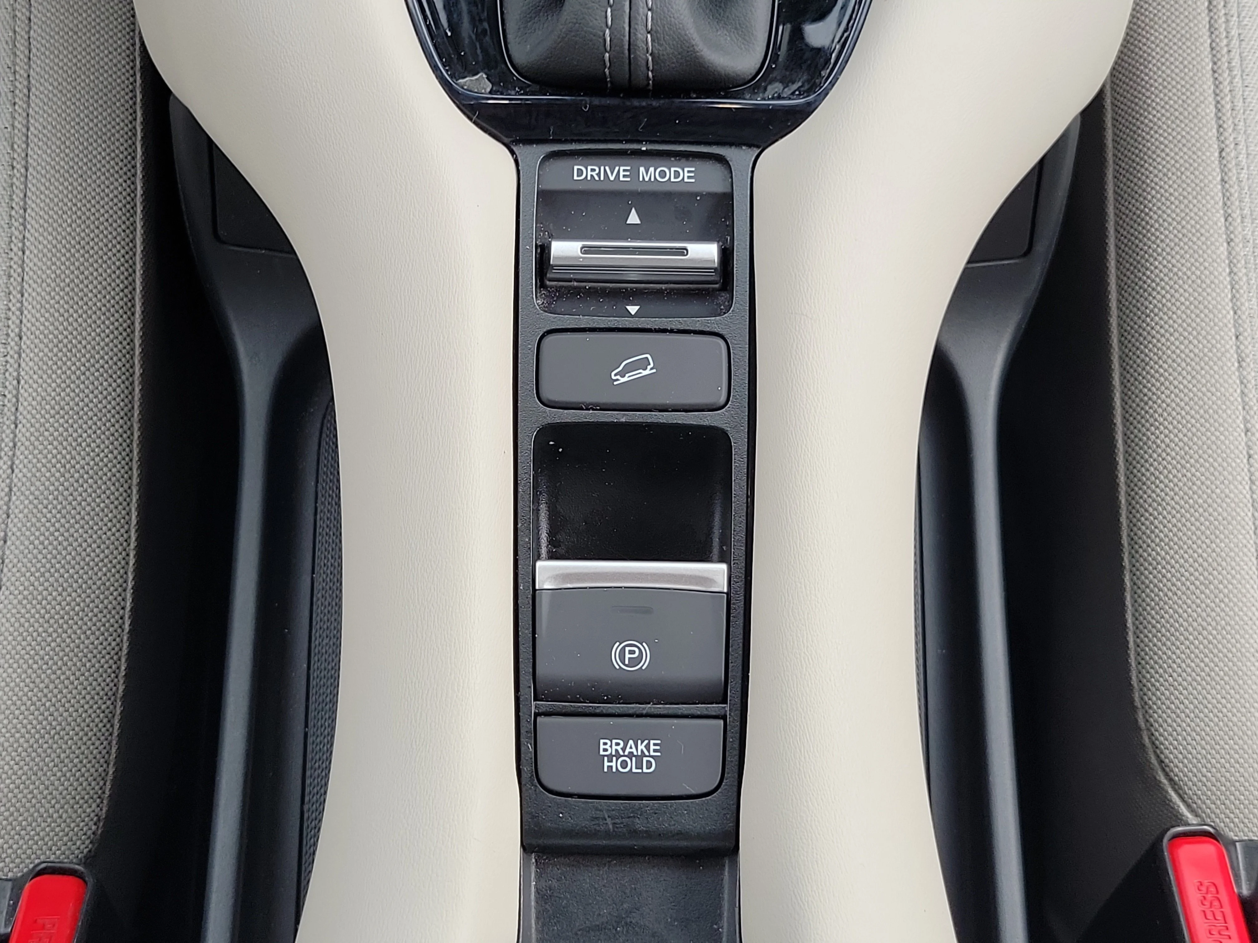 2025 Honda HR-V LX - Photo 17