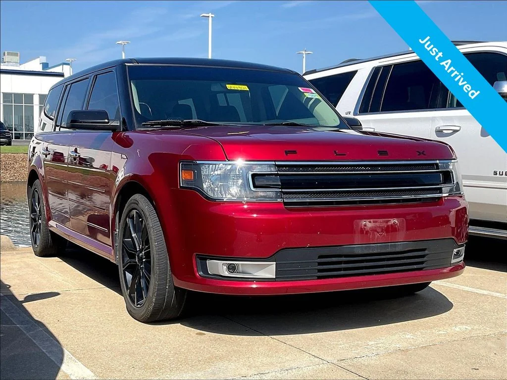 Used 2019 Red Ford SEL image 1