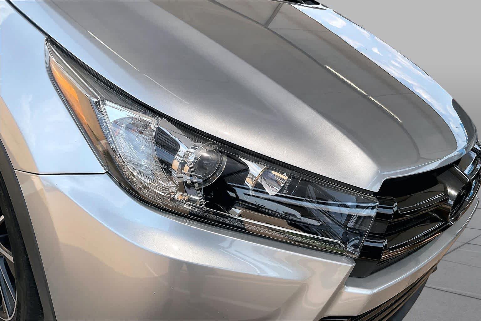 Used 2017 Celestial Silver Metallic Toyota SE image 27