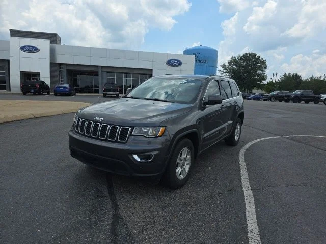 Used 2017 Crystal Metallic Jeep Laredo image 7