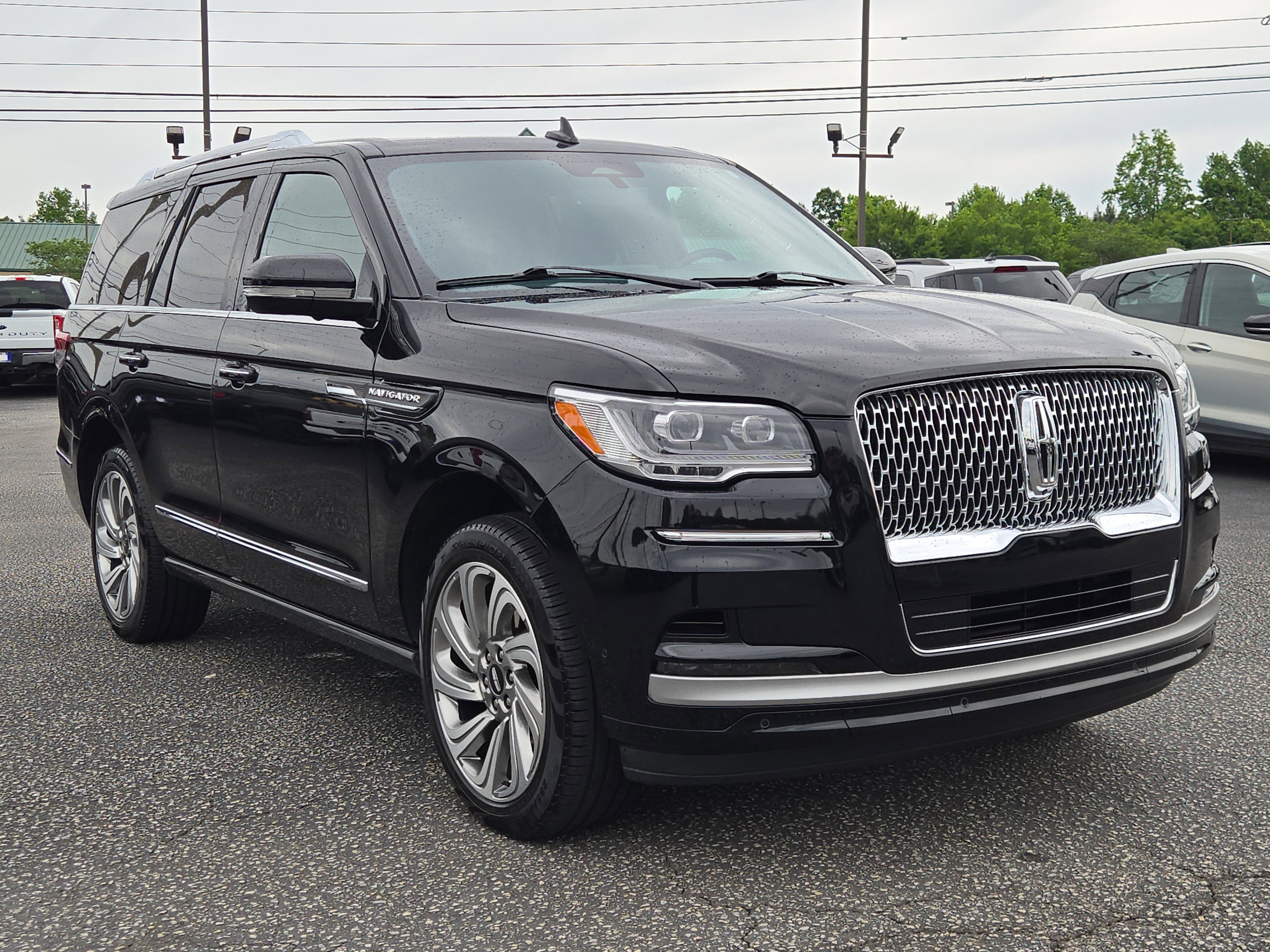 Used 2024 Black Metallic Lincoln Premiere image 4