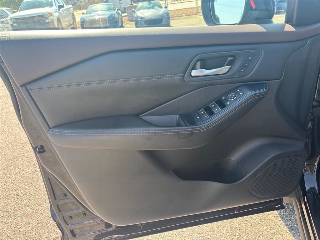 Used 2023 Black Nissan SL image 11