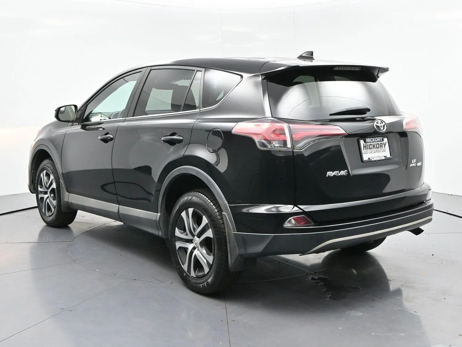 Used 2018 Black Toyota LE image 5