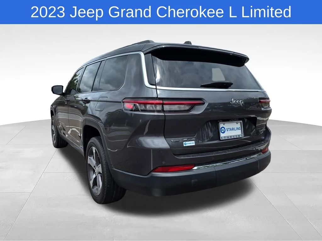 Used 2023  Jeep Limited image 7