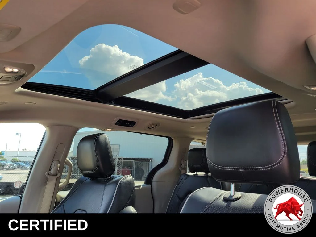 Used 2023 White Chrysler Limited image 26