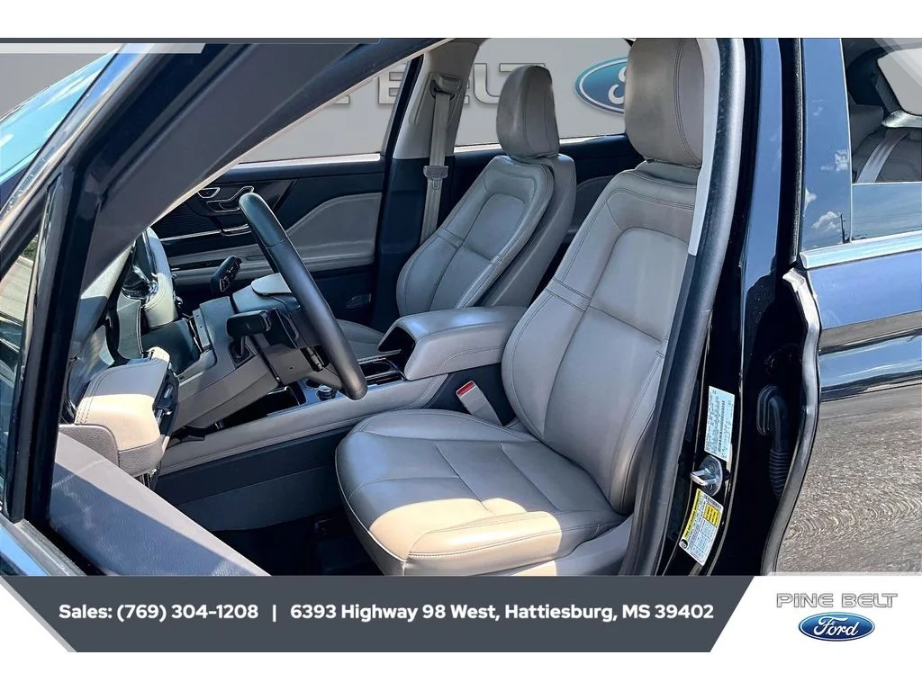 Used 2022 Infinite Black Metallic Clearcoat Lincoln Standard image 17