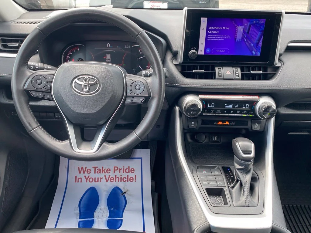 Used 2025 Beige Toyota XLE Premium image 8