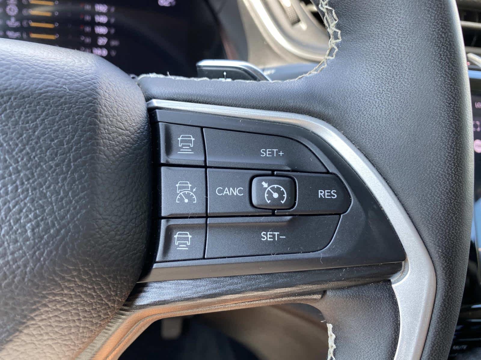 Certified Used 2023 Diamond Black Crystal Pearlcoat Jeep Laredo image 18