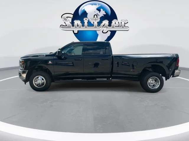 New 2026 Diamond Black Crystal Pearl-Coat Exterior Paint RAM Tradesman image 7