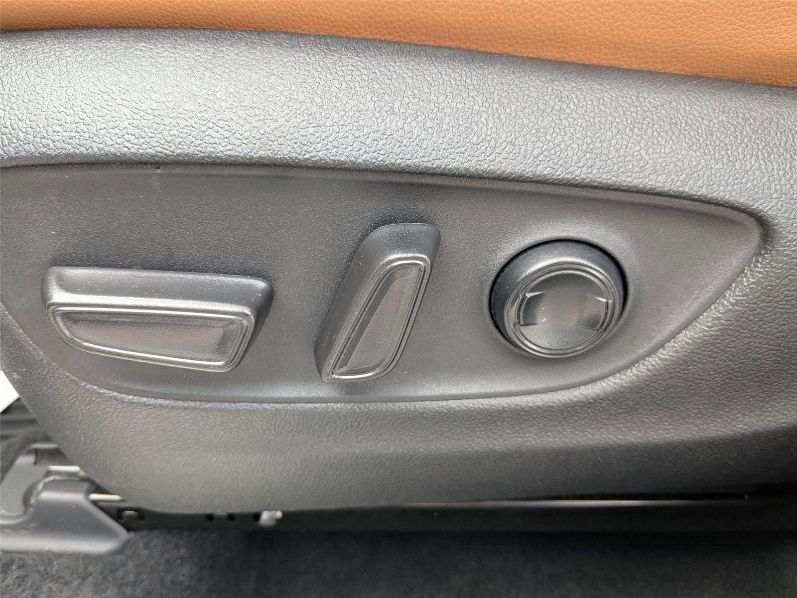 Used 2022 Wind Chill Pearl Toyota Platinum image 14