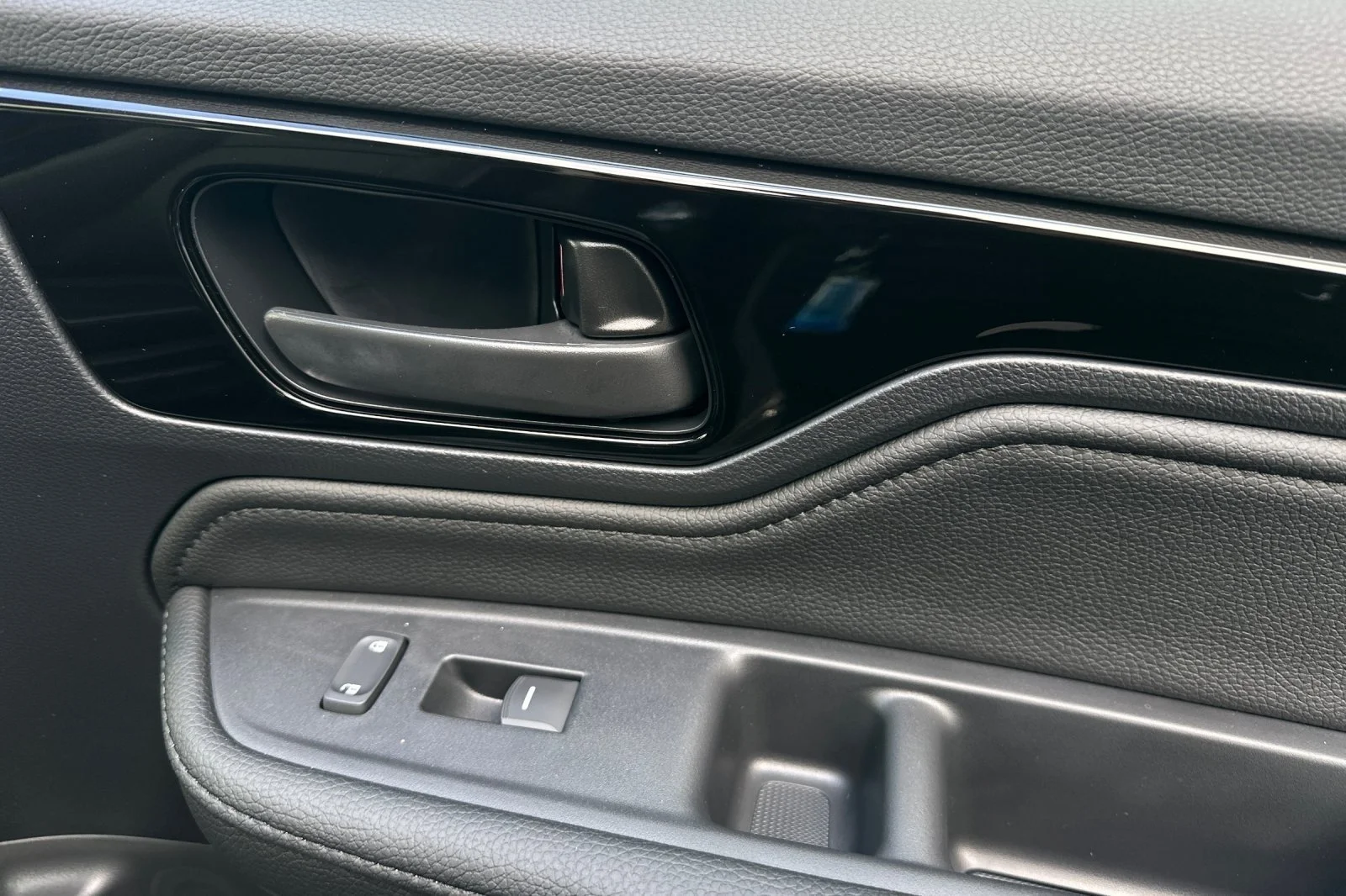 New 2026 Sonic Gray Pearl Honda Touring image 17