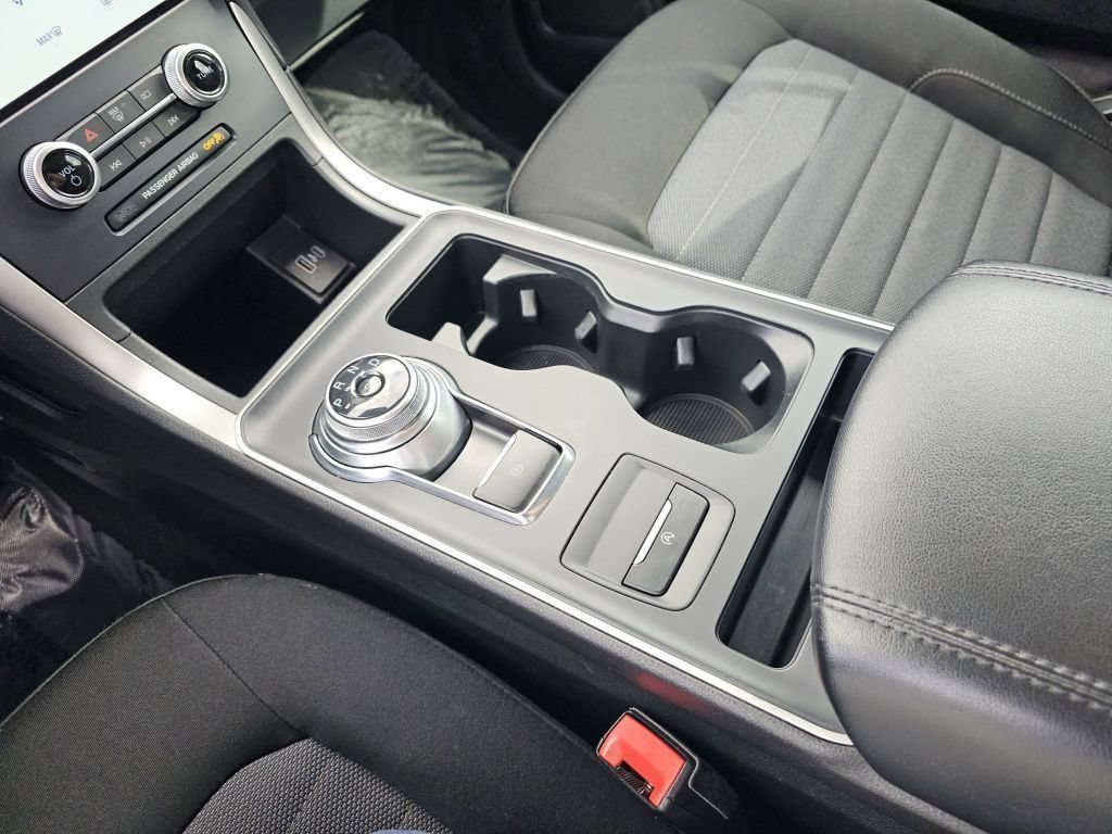 Used 2022 Oxford White Ford SE image 32