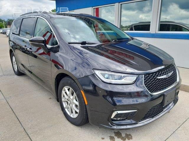 Used 2022 Brilliant Black Crystal Pearlcoat Chrysler Touring L image 3