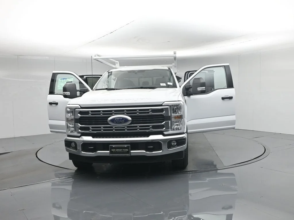 New 2026 Oxford White Ford XLT image 37