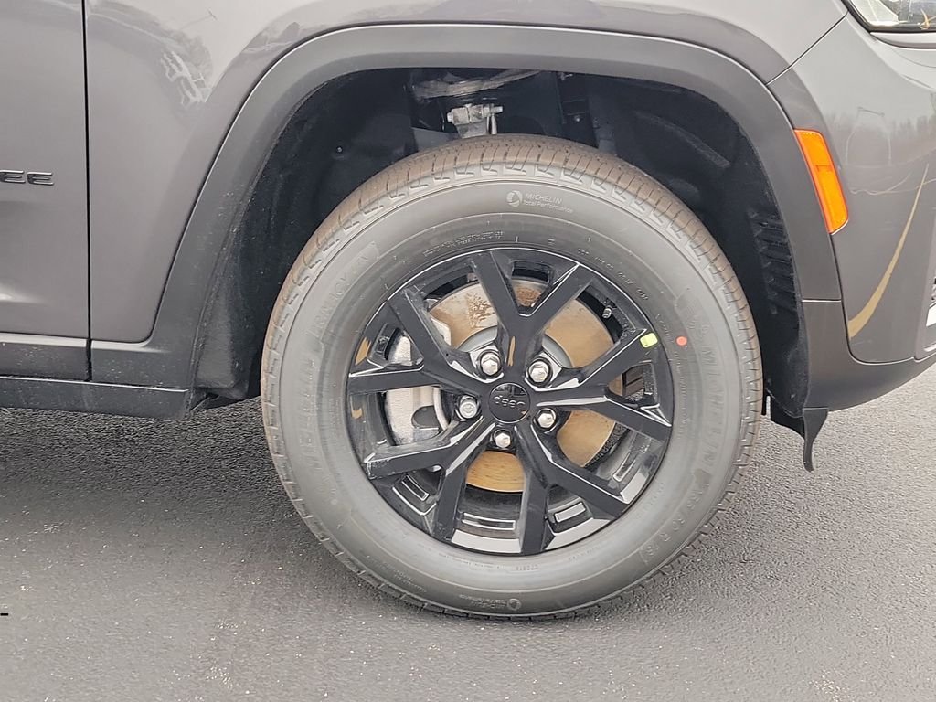 New 2026 Baltic Gray Metallic Clear-Coat Exterior Paint Jeep Altitude image 5