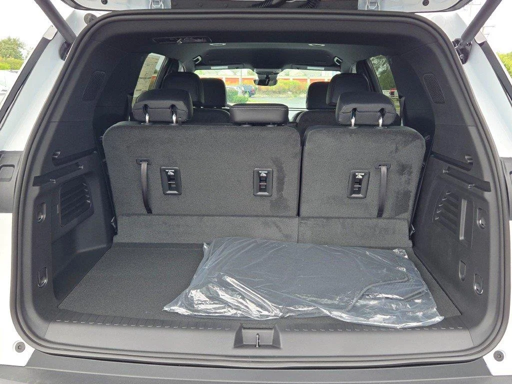 2027 Chevrolet Traverse LT - Photo 14