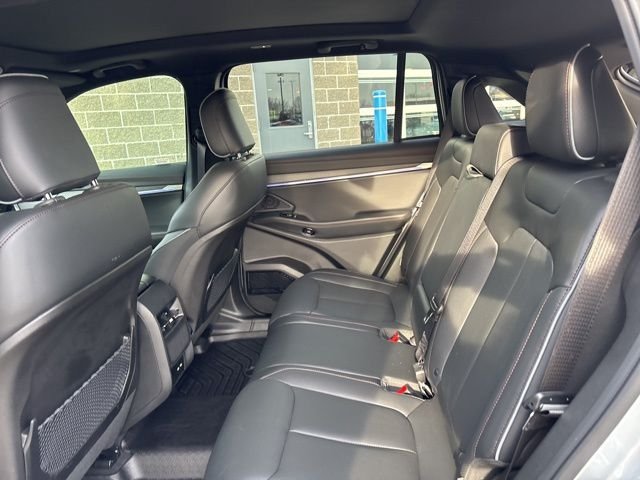 Used 2025 Silver Zynith Clearcoat Jeep Limited image 32