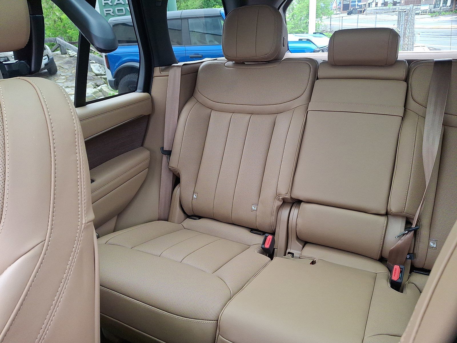 New 2026 Santorini Black LAND ROVER SE image 14