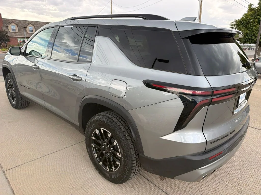 Used 2025 Gray Chevrolet Z71 image 5