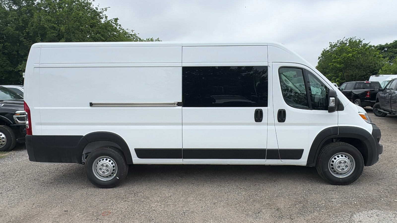 New 2026 Bright White Clear-Coat Exterior Paint RAM Tradesman image 4