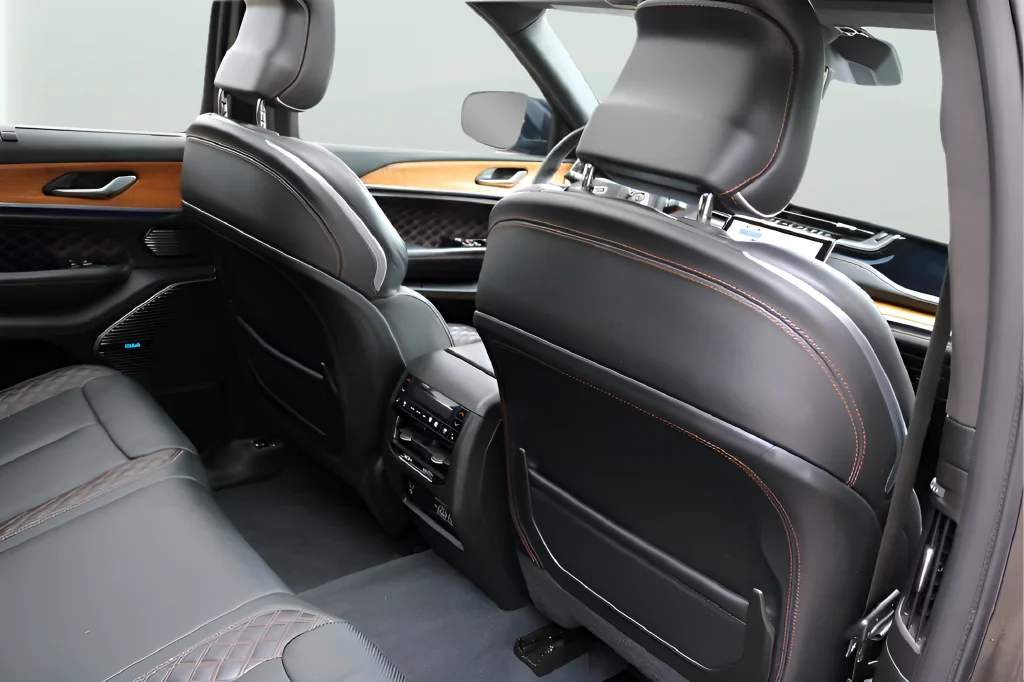 Used 2023  Jeep Summit Reserve image 17