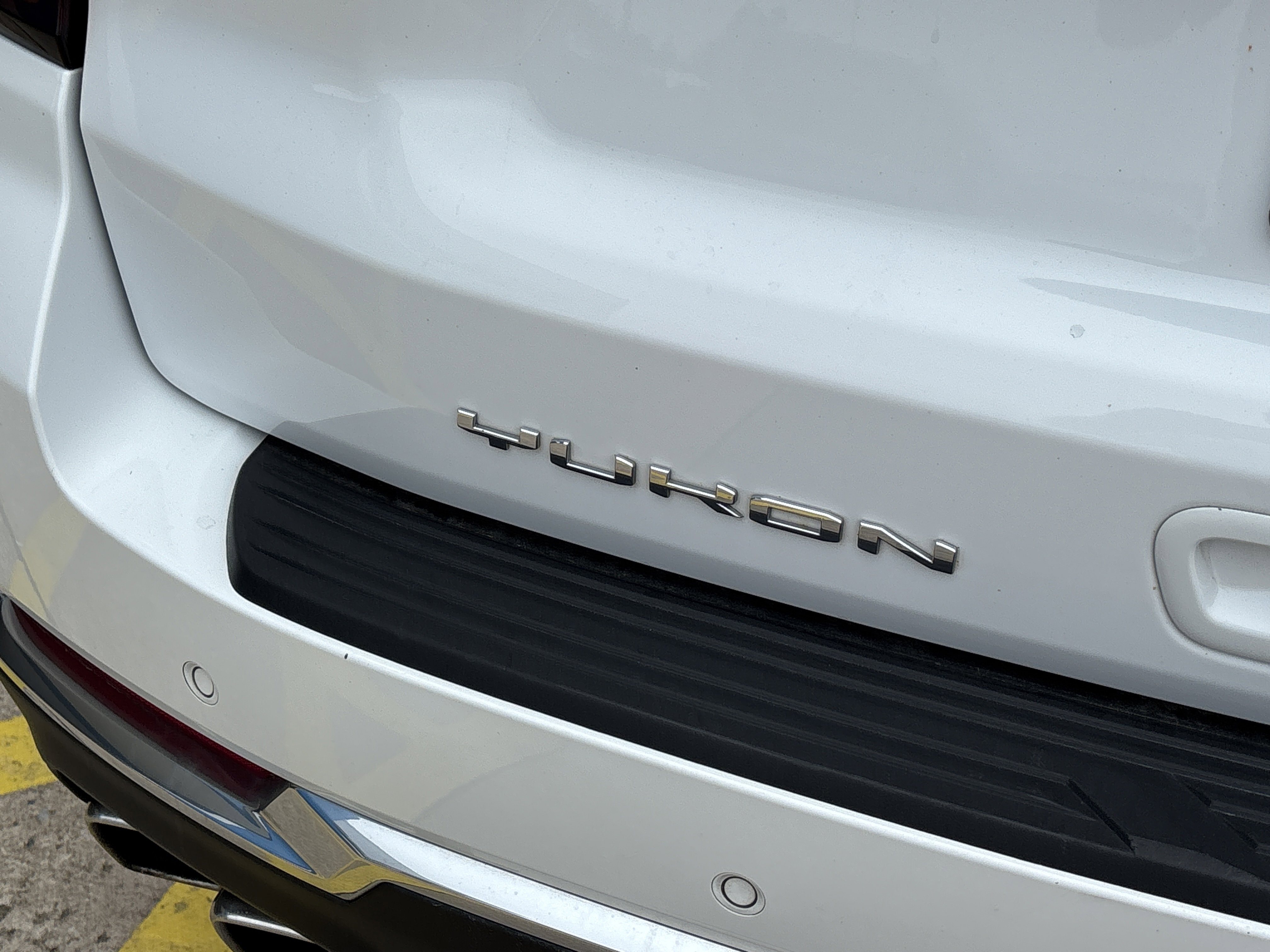 Used 2025 Summit White GMC Denali image 5