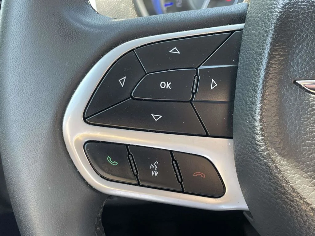 Certified Used 2022  Chrysler Touring image 29