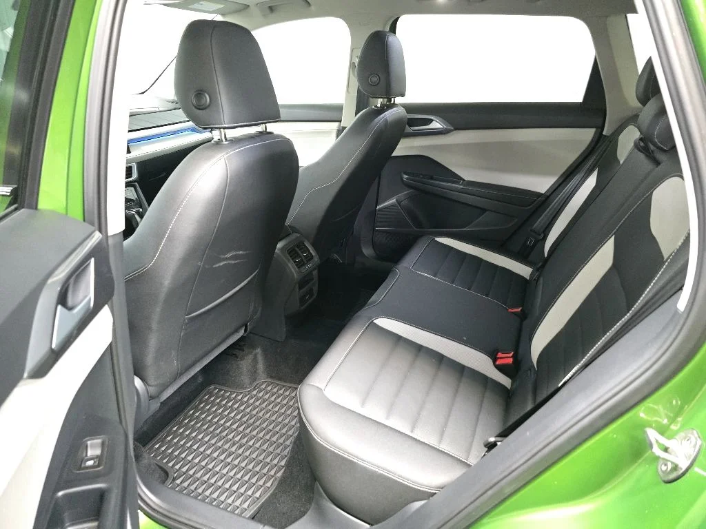 Used 2025 Green Volkswagen 1.5T SEL image 31