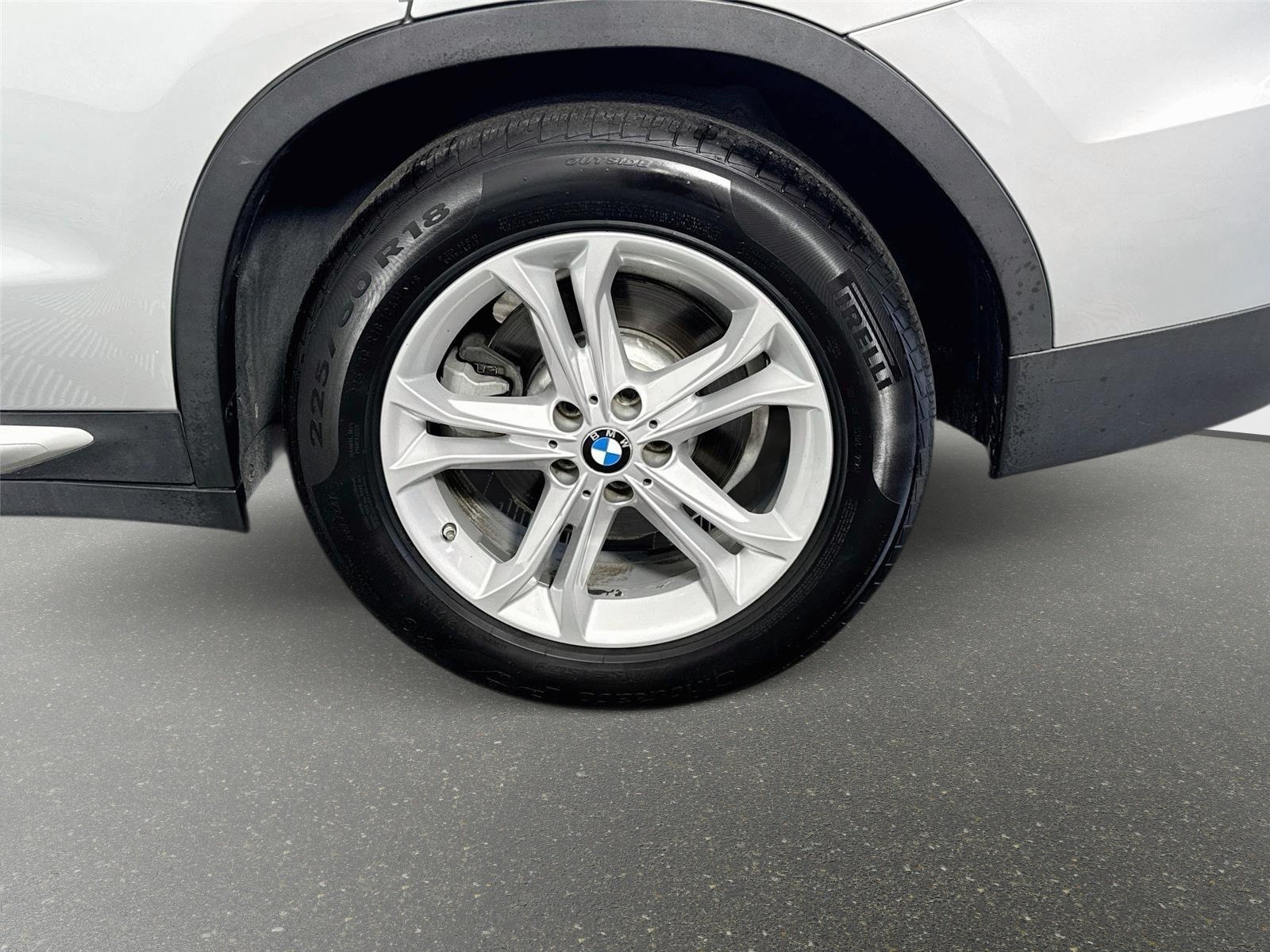 Used 2020 Glacier Silver Metallic BMW sDrive30i image 32