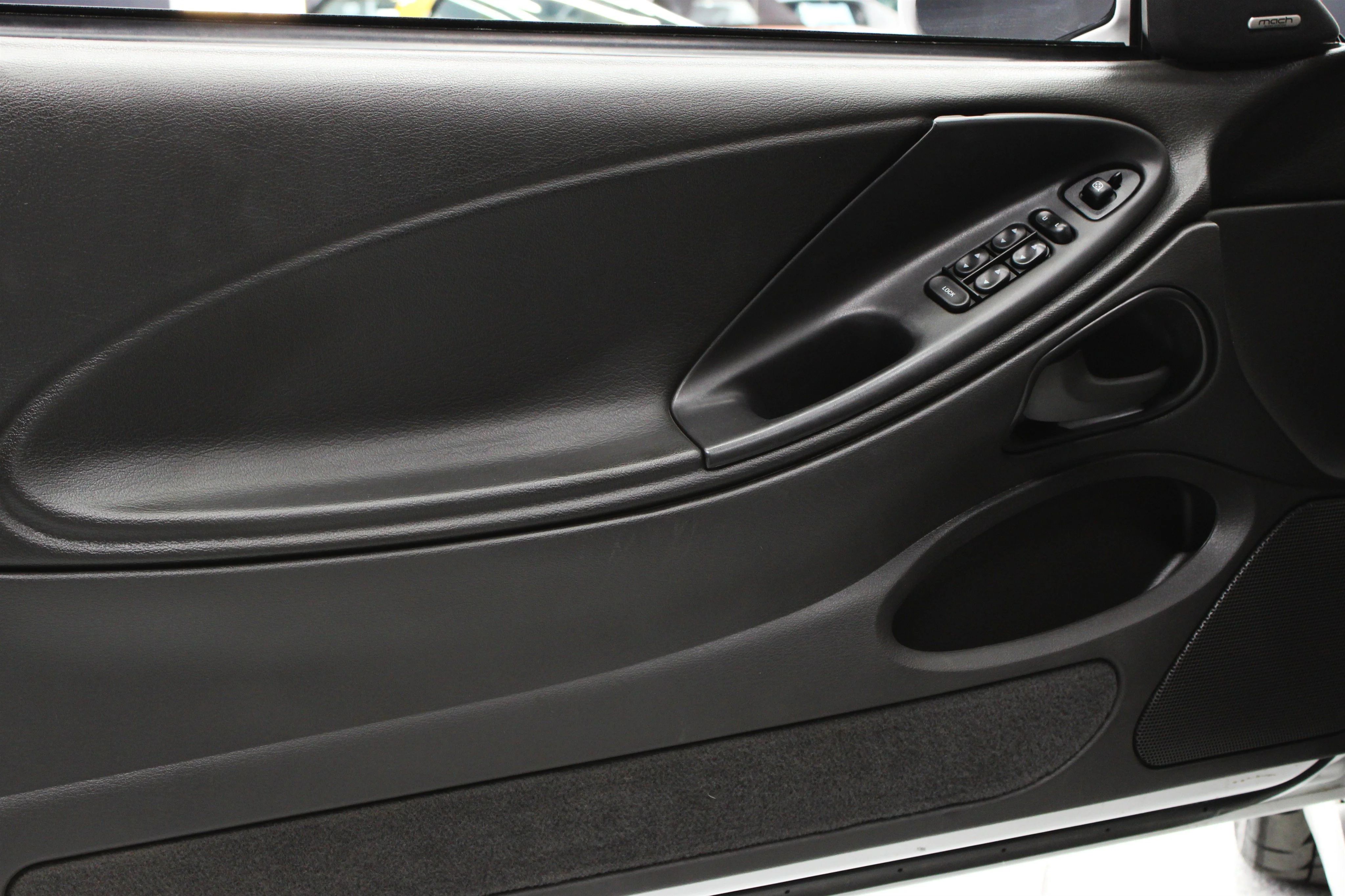 2004 Ford Mustang Cobra SVT - Photo 6