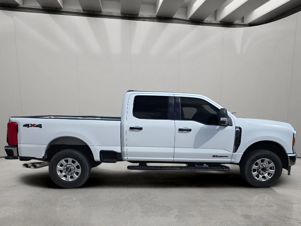 Used 2024 Oxford White Ford XLT image 7
