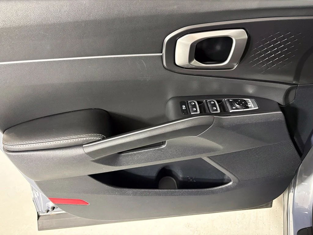 Used 2023 Silver Kia S image 20