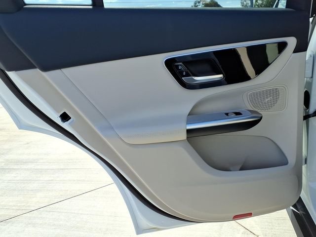 New 2027 White Mercedes-Benz GLC 300 image 17