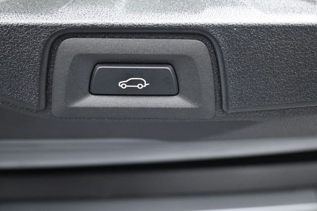 Used 2025 Gray BMW sDrive40i image 25