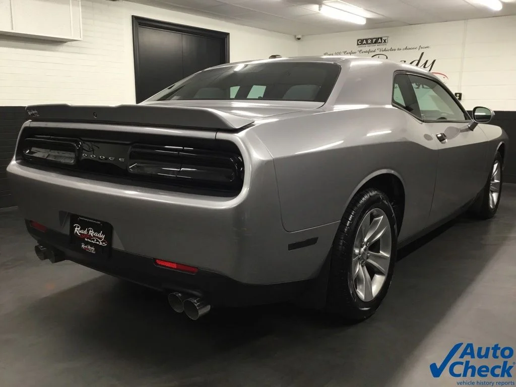 Used 2018 Silver Dodge SXT image 10