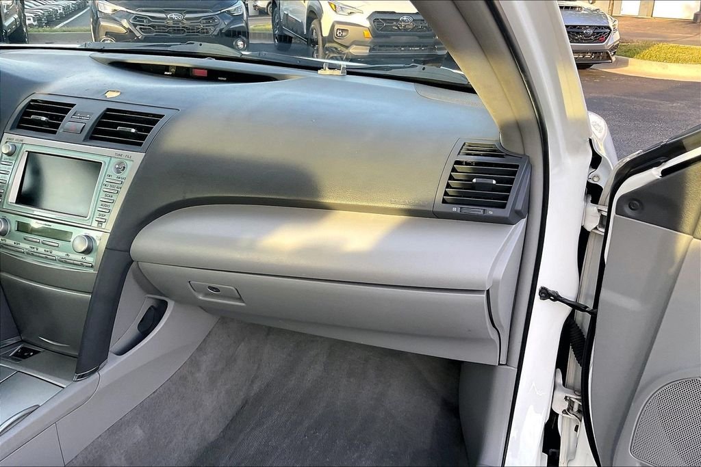 Used 2007 White Toyota Base image 15