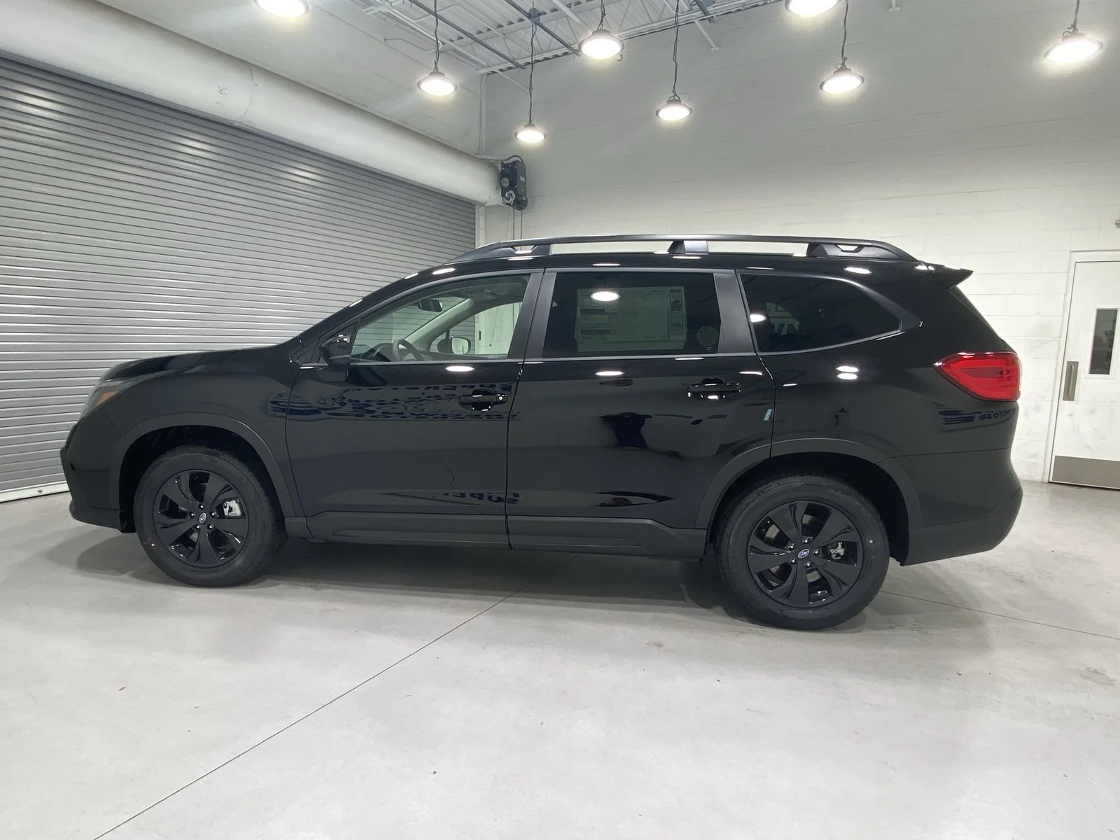 New 2027 CRYSTAL BLACK SILICA Subaru Premium 7-Passenger image 5