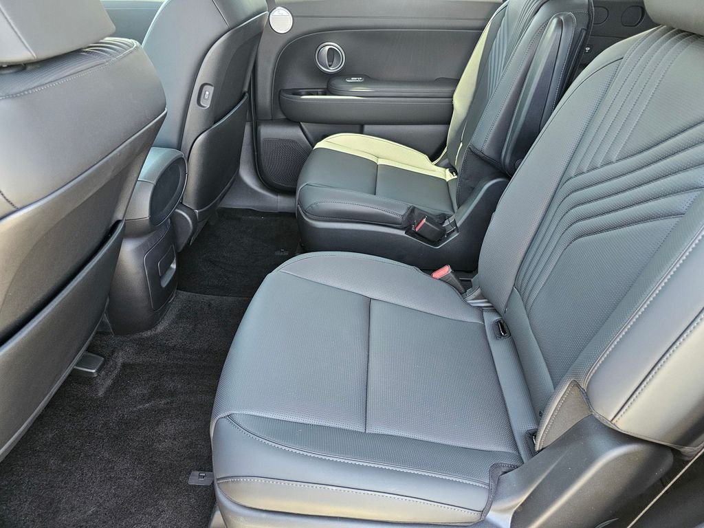New 2026 Black Hyundai SEL Premium image 22
