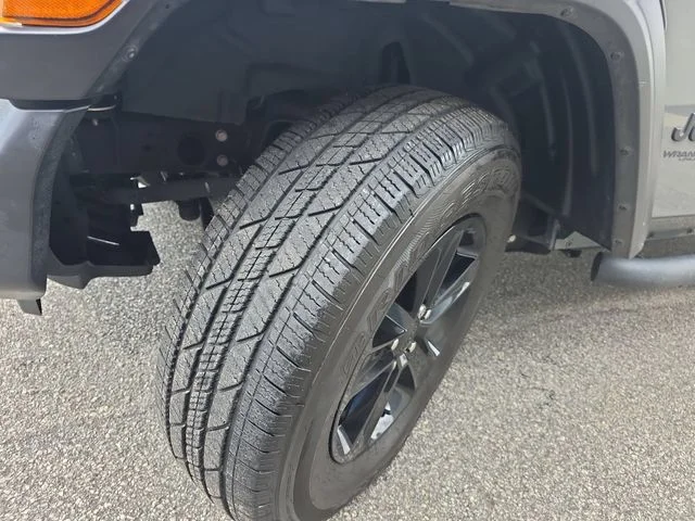 Used 2020 Gray Jeep Unlimited Sport Altitude image 32