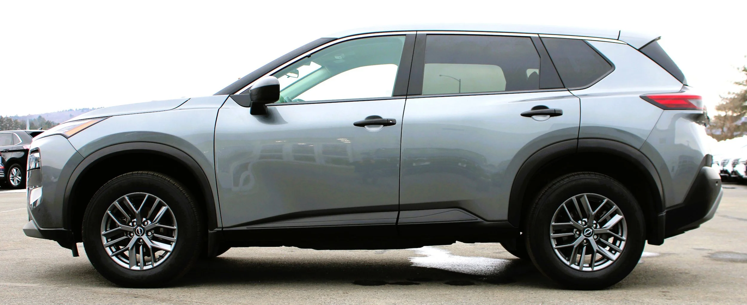 Used 2023 Gun Metallic Nissan S image 3