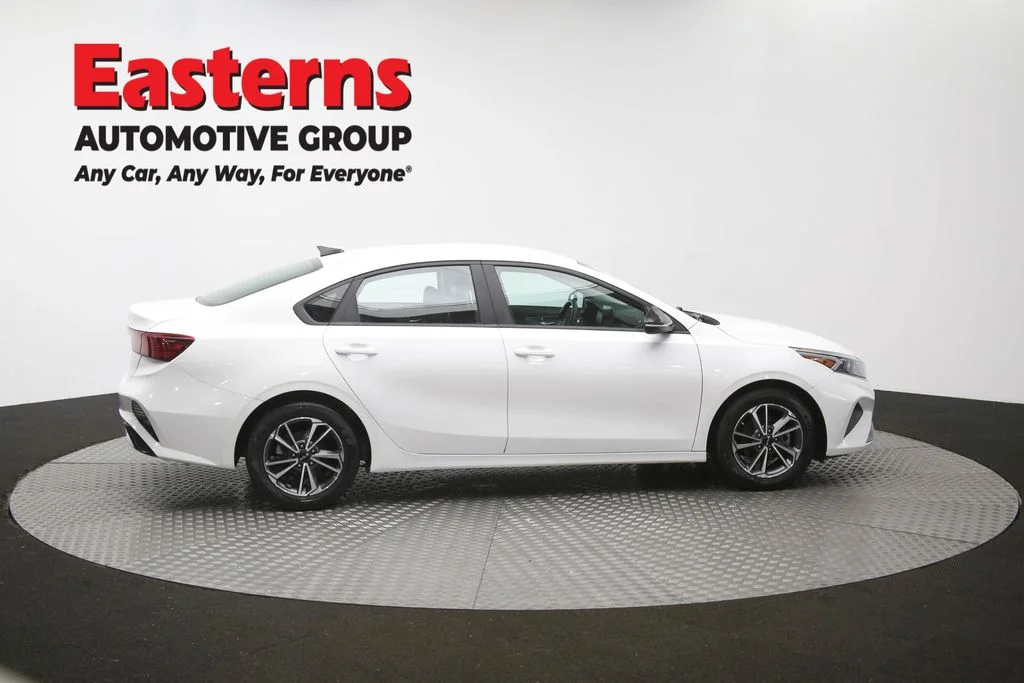 Used 2022 White Kia LXS image 43